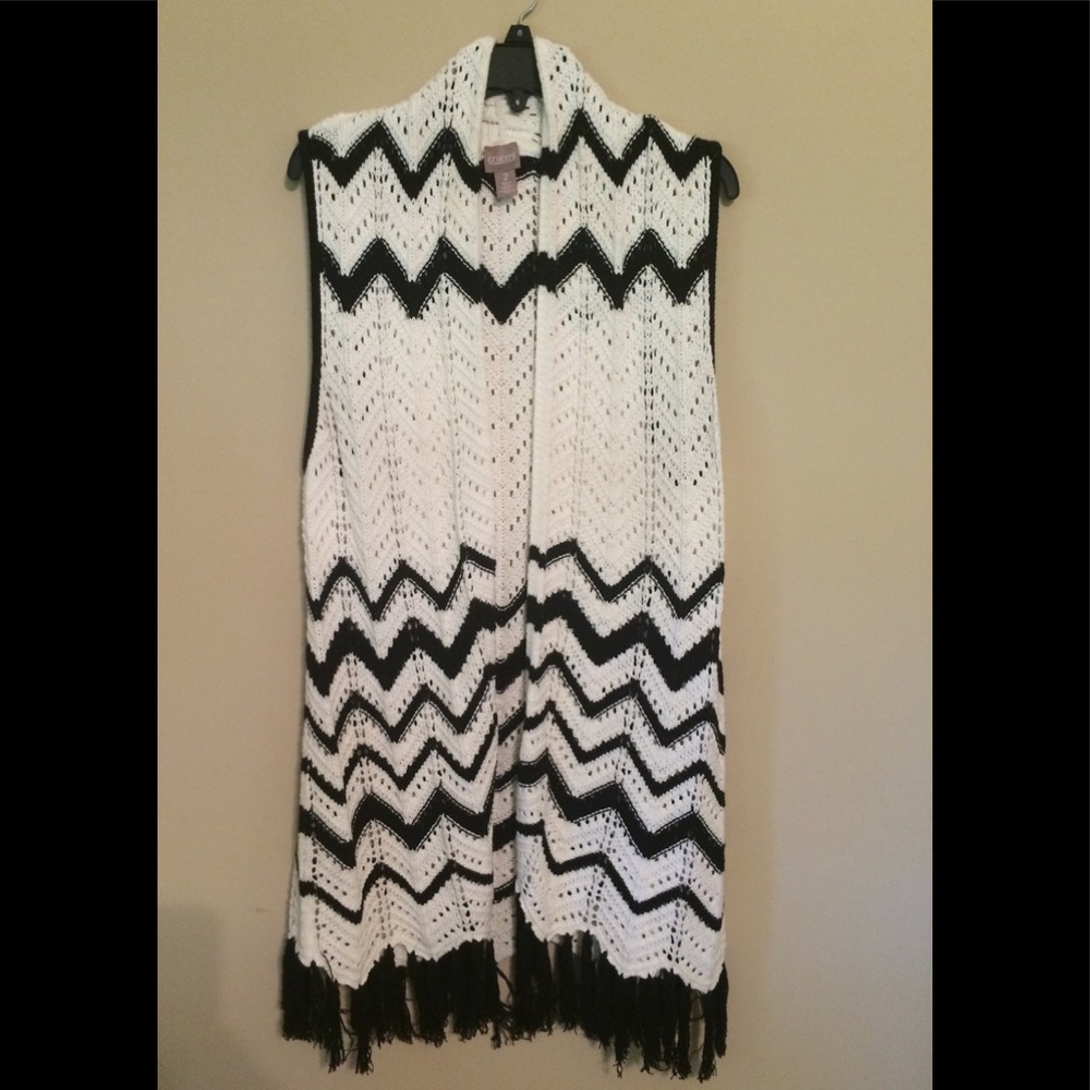 🌹Chico’s Black & White Open Top Sweater Vest
